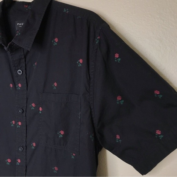 PacSun Short Sleeve Button Up Black Red Rose All Over Print Chest Pkt Men Large - Picture 3 of 12